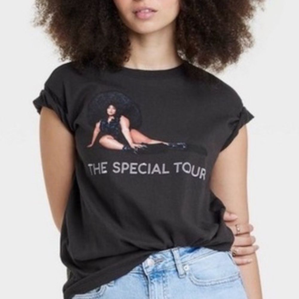 NWT Lizzo Logo The Special Tour Women’s T-shirt Size Small